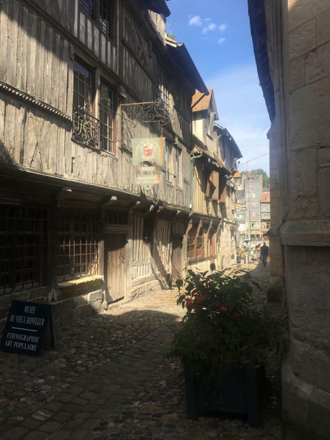 La Parenthese Du Capucin Lägenhet Honfleur Exteriör bild