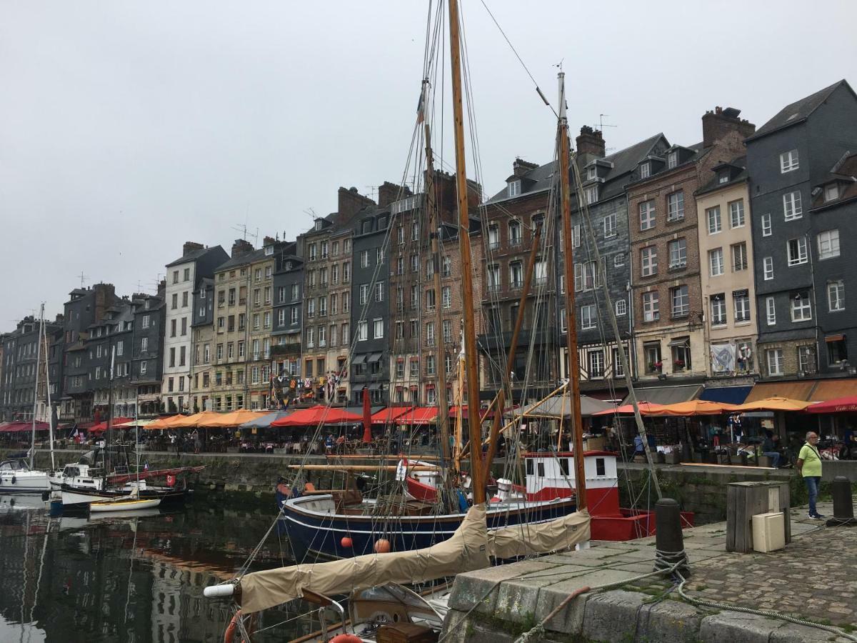 La Parenthese Du Capucin Lägenhet Honfleur Exteriör bild