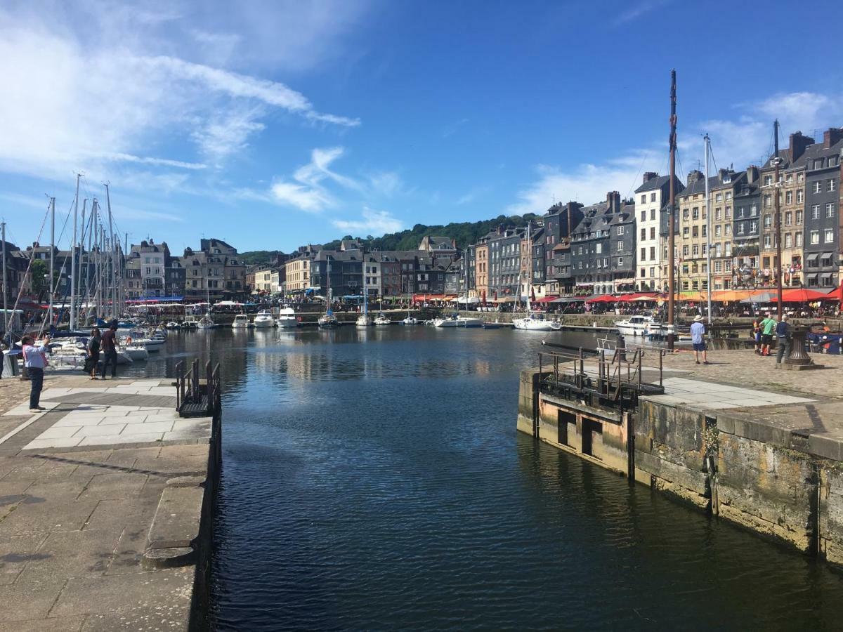 La Parenthese Du Capucin Lägenhet Honfleur Exteriör bild